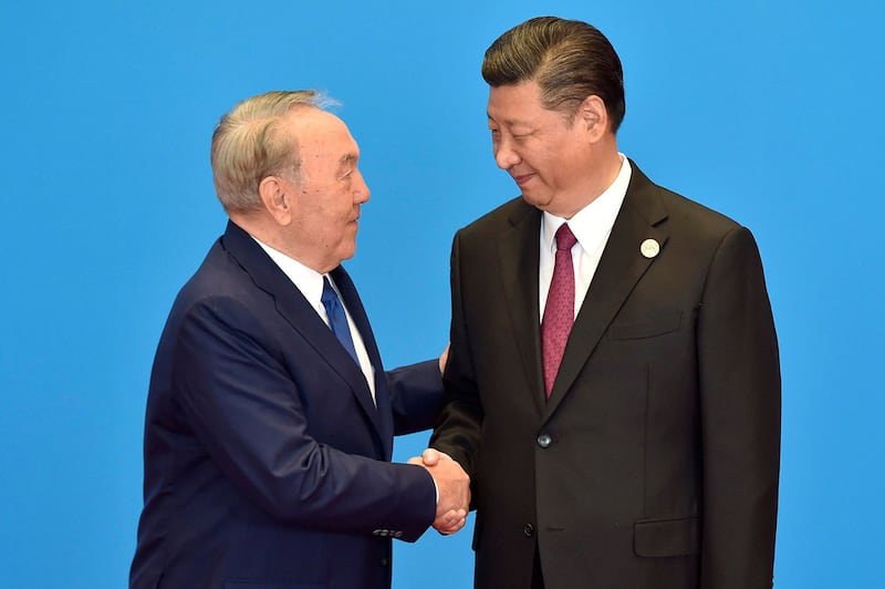 2017年5月15日,中国国家主席习近平在北京人民大会堂会见来华出席“一带一路”国际合作高峰论坛的哈萨克斯坦总统纳扎尔巴耶夫。 (路透社)