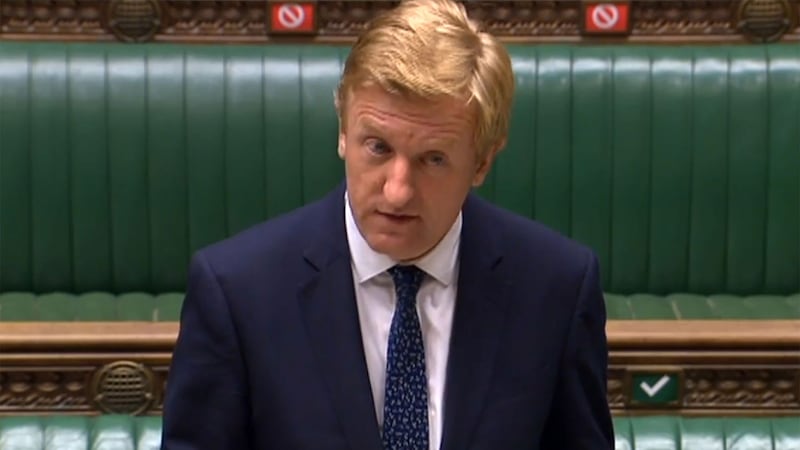 2020年7月14日,数位、文化、 媒体暨体育大臣道登(Oliver Dowden)在英国国会报告,宣布英国基于国安考量所做出的这个决定。(AFP)