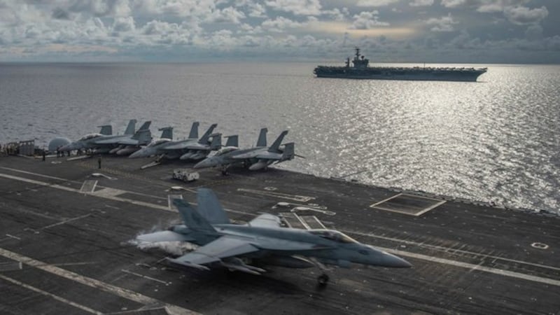 2020年7月6日在南海演习的两艘美国航母(U.S. Navy/AP)