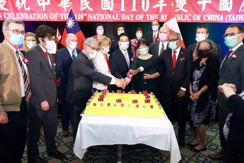 多位跨党派国会议员,以及企业丶学术丶侨领等各界人士出席渥太华国庆餐会。  (驻加拿大台北经济文化代表处提供)